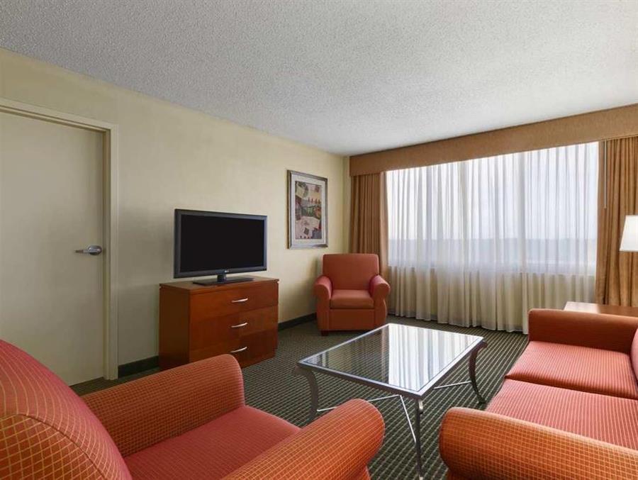 Embassy Suites Уинстън-Сейлъм Екстериор снимка