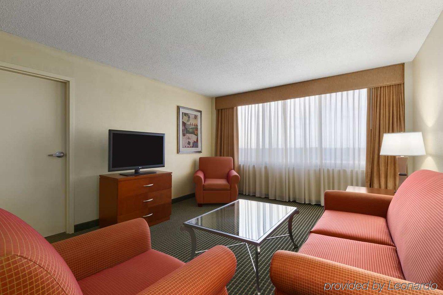 Embassy Suites Уинстън-Сейлъм Екстериор снимка