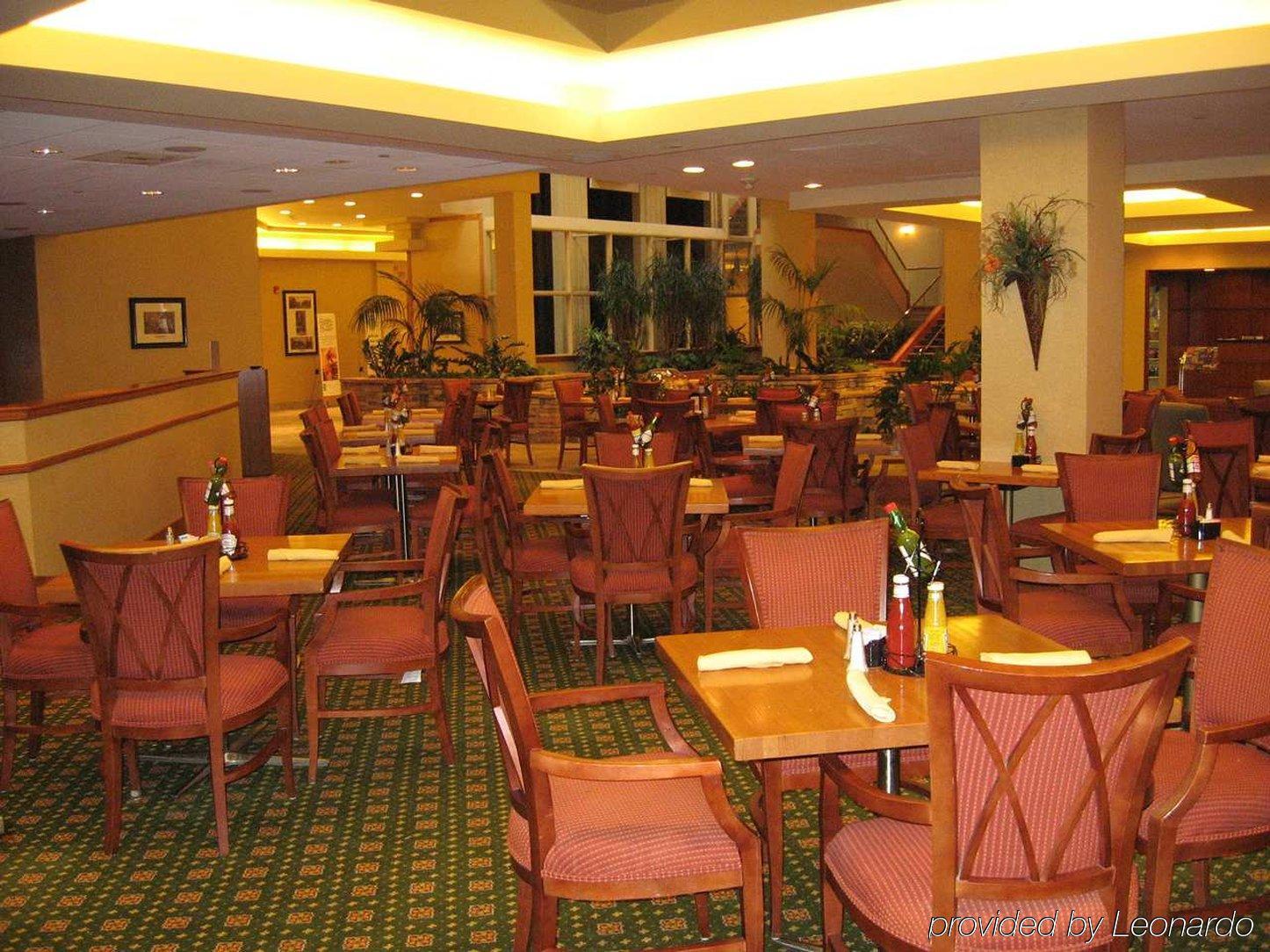 Embassy Suites Уинстън-Сейлъм Ресторант снимка